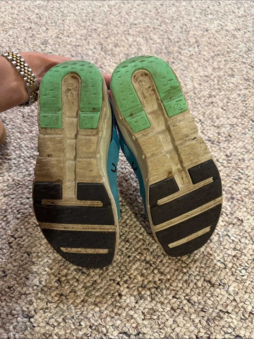 ON Cloud boys slip on sz 4.5